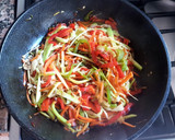Foto del paso 4 de la receta: Camarones con vegetales salteados al wok. #paraprincipiantes