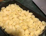 A picture of step 1 of Shell Cheesy baked pasta.