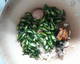 Foto langkah ke 1 dari resep Oseng Putih telor ayam cabe hijau.