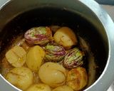 A picture of step 3 of Stuff Aloo Baingan.