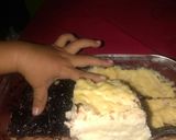 Foto langkah ke 7 dari resep Puding Roti, isi pisang tabur keju+ coklat.