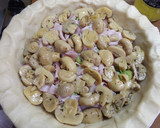 Foto del paso 4 de la receta: Tarta de jamón y queso con champiñones y aguacate