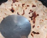 A picture of step 3 of Aloo paratha.