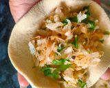 A picture of step 3 of Mooli paratha.