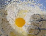 Foto langkah ke 3 dari resep Lemon Cake + Cranberry.
