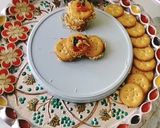 A picture of step 4 of Monaco Biscuit Sev puri / Monaco Sandwich.