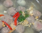 Foto langkah ke 3 dari resep 433. Sup Telur Puyuh dan Pentol.
