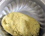 A picture of step 2 of Spinach pooris.