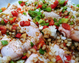 Foto del paso 2 de la receta: Muslo de pollo deshuesado al horno en salsa de verduras y soja