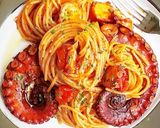 Foto del passaggio 4 della ricetta Spaghetti al ragù di polpo