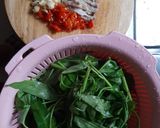 Foto langkah ke 1 dari resep Kangkung masak babi.
