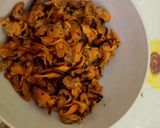 Foto langkah ke 1 dari resep Oseng kerang pedas kemangi#weekendchallenge15k#.