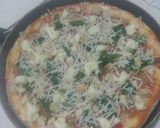 Foto langkah ke 3 dari resep Pizza Bayam Ayam Sosis.