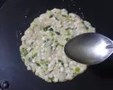 A picture of step 6 of Sabudana Thalipeeth.