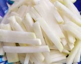 Hình bước làm 1 của món Cà Rốt Xào Su Hào Thịt Bằm