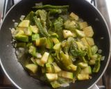 Foto del paso 2 de la receta: Omelette de calabacitas y rajas