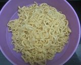 Hình bước làm 2 của món Mì sốt cà chua