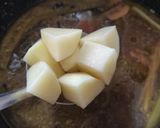Foto langkah ke 3 dari resep Semur Kentang Telur.