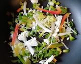 Foto del paso 2 de la receta: Bifes de bondiola con verduras