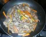 Foto del paso 4 de la receta: Lomito salteado con verduras