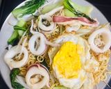 Hình bước làm 4 của món Mì xào mực trứng 🍝