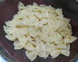 A picture of step 2 of Farfalle pasta homestyle.