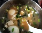 Foto langkah ke 4 dari resep Sup Miso Tahu Jepang.