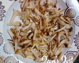 A picture of step 1 of Dry Galangal/Thai Ginger Tea.