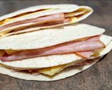 Foto del paso 2 de la receta: Quesadillas de jamón braseado y queso edam