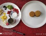 A picture of step 2 of Biscuit mini fruit pizza.