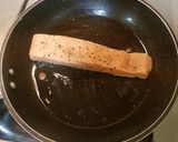 Foto del paso 1 de la receta: Salmón y espárragos con salsa de mantequilla y limón