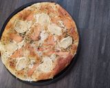 Une image de l'étape 4 de Pizza feuilletée, Chèvre Miel, Saumon fumé.