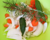 Foto del paso 3 de la receta: Pollo en escabeche 🐔