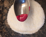 Foto del paso 16 de la receta Bizcocho de coco y lima con glaseado de coco rosa