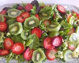 Foto del paso 3 de la receta: Ensalada con fresas y kiwi