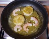 Foto del paso 5 de la receta Merluza con salsa de gambas fácil