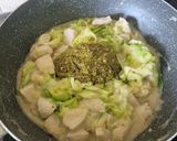 A picture of step 5 of Creamy Pesto chicken zoodles.