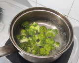 Foto langkah ke 3 dari resep Easy Brokoli Cah Udang ala Resto.