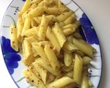 A picture of step 2 of Garlic butter pasta.