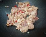 รูปขั้นตอนการทำที่ 3 ของ ผัดกะเพราไก่