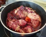 Foto del paso 6 de la receta *Pollo al vino aromatizado a la menta*