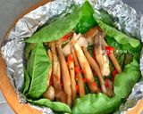 Hình bước làm 3 của món Nấm Mối Thái Nướng Lá Cách Muối Ớt