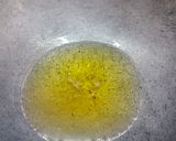 A picture of step 2 of South Indian spicy prawn gravy.