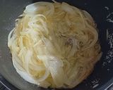 Foto del paso 2 de la receta: Empanadas de sardina con champiñones, cebolla caramelizada y huevo