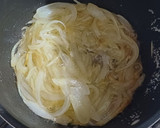 Foto del paso 2 de la receta: Empanadas de sardina con champiñones, cebolla caramelizada y huevo