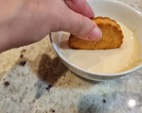 Foto del paso 10 de la receta: Galletas de turrón bañadas en chocolate blanco