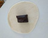 A picture of step 3 of Chocolate momos.