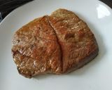 Foto langkah ke 3 dari resep Steak wagyu with potato wedges and barbeque sous.