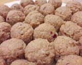 Almás-meggyes mini gesztenyegolyók recept fázis 4 fotója