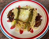 Foto del paso 4 de la receta: Spaguetti con shiitake y trigueros al curry, soja y vinagre de Jerez